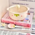 Joli ensemble de bol à soupe en céramique avec couvercle et cuillère, design fraise pour cuisine. - Bol de Nouilles Instantanées Ensemble de 4 Pièces avec Couvercle Cuillère Baguettes / Rose