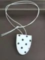 Koreanische gepunktete Leder Brillenclip Halskette, tragbarer magnetischer Sonnenbrillenhalter Damen. - Halskette-Weiß-Punktmuster