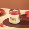 Taza de desayuno térmica portátil con cuchara, variante beige y roja para avena y sopa. - 530ml + Pegatina de Pony (Aislado 1-2H)