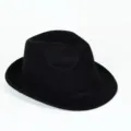 Vue détaillée du chapeau fedora en feutre de laine noir, chapeau jazz rétro classique. - Noir