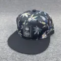 Casquette de baseball hip-hop noire à visière plate, motif de feuilles et patch logo. - Réglable / Casquette noire à bord plat - Palmier