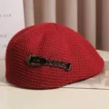 Chapeau beret en maille rouge pour femme, casquette plate chic avec chaine et boucle en metal. - Taille Unique (Réglable) / Bordeaux
