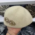 Femme printemps ete beret en maille avec strass chapeau elegante casquette chic et mode - Taille Unique (55-59cm) Ajustable / Insigne Cristal Beige