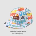 Elegante gorra de béisbol infantil con estampado de grafitis visera plana estilo hip hop moda. - Blanco