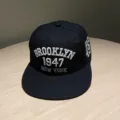 Gorra de béisbol hip-hop negra con visera plana y bordado de Brooklyn 1947 New York. - Ajustable / Negro [1947] visera plana
