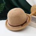 Elegante sombrero de paja para mujer con cinturón marrón oscuro, perfecto para protección solar. - Ajustable / Sombrero de chenilla con borde enrollado caqui para otoño e invierno