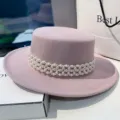 Elegante cappello piatto in lana rosa con catena di perle multistrato, cappello vintage. - M（56-58cm） / Rosa pelle