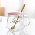 Tasse à café en verre facetté transparent avec couvercle céramique rose et cuillère dorée. - Couvercle Plat + Cuillère / Rose
