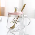 Mug en verre à facettes claires avec couvercle rose et cuillère pour le bureau. - Couvercle Diamant + Cuillère / Rose