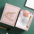 Set de tasse en verre rose avec couvercle et cuillère, élégant coffret cadeau de café. - Couvercle Couronne + Cuillère + Boîte Cadeau / Rose