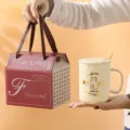 Süße Keramiktasse mit Deckel und Geschenkbox, kreatives Katzen-Design für Büro und Zuhause. - Mit Deckel Löffel Kleine Geschenkbox / Milchgelb