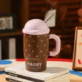 Süße Keramik-Kaffeetasse mit rosa Deckel und Strohhalm, braunes Muster für den Alltag. - 550ml / Dunkelbraun