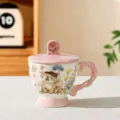 Keramiktasse mit Deckel Süßes Welpen Blumen Muster Rosa Variante Kaffeetasse Büro - 301-400ml / Blumen Welpe / Rosa