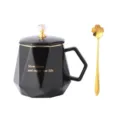 Schwarze Keramik Kaffeetasse mit Deckel und Goldlöffel, stilvolle kreative Tasse. - Schwarz