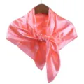 Foulard quadrato in raso rosa per donne, sensazione di seta liscia foulard 90cm stile pro. - Rosso corallo
