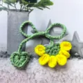 Handcrafted crochet sunflower and heart bookmark, cute yarn floral page marker for reading. - Yellow