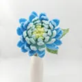 Bouquet de fleurs de dahlia dégradé au crochet fait main tricoté en laine déco maison - Produit fini bleu dégradé