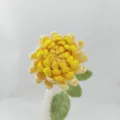 Bouquet de dahlias au crochet fait main en laine, fleur tricotée jaune pour déco maison - Produit fini jaune foncé dégradé