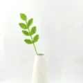 Ramo di foglie verdi all'uncinetto fatto a mano variante di pianta in filato per la casa - Foglie per tutte le stagioni verde germoglio
