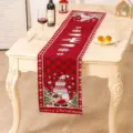 Festlicher roter karierter Weihnachtstischläufer mit Wichtel und Schneeflocken für Deko. - Flach-Modell D