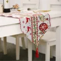 Weihnachts Tischläufer mit festlichem Hirsch und Schneeflocken Muster, roter Quasten. - Elch-Stil