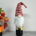 Housse de bouteille de vin de Noël chapeau rayé mignon gnome décoration de table - Style Gnome Sans Visage C