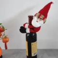 Housse de bouteille de vin de Noël mignon Père Noël en peluche décoration de table de fête jolie - Petit cache-bouteille de vin câlin - Père Noël