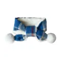 Calda sciarpa invernale per animali con motivo a quadri blu e pon pon bianchi soffici. - Taglia S / Sciarpa / Blu
