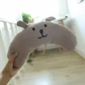 Graues halbmondförmiges Hunde Plüschkissen weiches Cartoon Haustier Kinnkissen süß - Einheitsgröße: 41*16 cm / Nordisches Rosa
