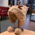 Joli bonnet en peluche avec bois de cerf et pompons pour femme, chapeau d'hiver chaud et épais. - M (56-58cm) / Chapeau Peluche Oreillettes Bois de Cerf Kaki