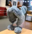 Joli bonnet trappeur d'hiver en peluche avec bois de cerf et pompons chauds pour femmes. - M (56-58cm) / Bleu / Bonnet en peluche avec bois et protection d'oreilles