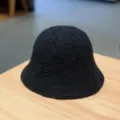 Chapeau seau en laine noire pour femme, bob d'hiver chaud minimaliste couleur unie style quotidien. - Réglable / Noir