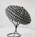 Beret classique en pied de poule noir et blanc pour femmes, chapeau de peintre d'hiver. - M (56-58cm) / Pied-de-Poule Noir