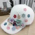Femme hiver chaud blanc peluche casquette de baseball avec fleurs colorees strass decor - Fleurs en peluche / Blanc