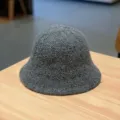 Chapeau bob en laine grise, bonnet de pêcheur japonais minimaliste et chaud pour l'hiver élégant. - Réglable / Gris