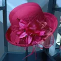 Elegant red wool felt hat for women, vintage British style cloche with flower and mesh decor. - Adjustable (57cm-59cm) / Burgundy
