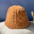 Chapeaubob en tricot marron pour femmes, bonnet de pêcheur d'hiver douillet avec texture tressée. - Taille Unique (55-58cm) / Jaune