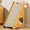 Tiragraffi per gatti triangolare verticale con tappeto in sisal e struttura in legno massiccio. - Tiragraffi per Gatti Triangolare Spesso Aggiornato Senza Palla