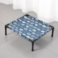 Letto rialzato per gatti con motivo blu, cuccia traspirante e lavabile per cani di piccola taglia. - Piccolo (35x40x12cm) / Gattino Blu