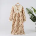 Chemise de nuit longue à fleurs pour femme couche d'air confortable col V dentelle - M (environ 45-55 kg) / Khaki romantique à petites fleurs rouges