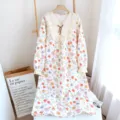 Chemise de nuit longue florale pour femme avec col en dentelle, vêtement d'intérieur doux et chaud. - M (environ 45-55 kg) / Chemise de nuit fleurs d'été