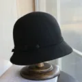Black wool felt bucket hat with bow, elegant vintage Hepburn style winter hat for women. - Adjustable / Black