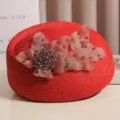 Rote Strohbarett Mütze für Damen Sommer Sonnenschutz Netz Blumen Strass schicke Malermütze - M (56-58 cm) Verstellbar / Rot