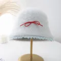 Flauschiger Pluesch Bucket Hat Damen Winter warmer FuzzY Becherhut mit roter Schleife - M (56-58cm) / Hellblau