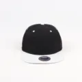 Gorra de béisbol snapback en blanco y negro con visera plana, estilo hip hop urbano. - Ajustable / Visera Blanca Gorra Negra