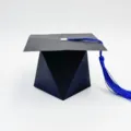 Schwarze Doktorhut Geschenkbox mit blauer Quaste, Papier Bonbonbox fuer Abschlussfeier Deko. - Nach Kundenwunsch / 802# Schwarze Box + Blaue Quaste