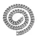 Detalle de cadena cubana de acero inoxidable, primer plano del cierre del collar. - 6mm / Eslabón Cubano de Seis Caras (Cierre de Joyería) / 45cm