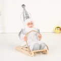 5,5-Zoll-Silber-Weihnachtsmann-Figur auf einem Holzschlitten für die Schreibtischdekoration - Silber