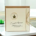 Tarjeta de felicitación vintage con dije de estrella de metal, papel kraft y cuerda, regalo. - Pentagrama (S319)