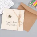 Tarjeta de felicitación vintage con dije de corona, cuerda de yute y sobre para regalo. - Corona (319#皇冠)